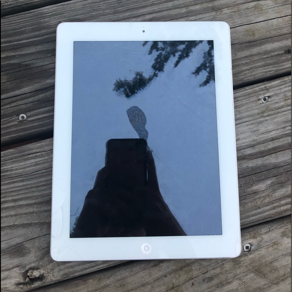 second generation ipad - Picture 2 of 8